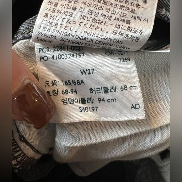 Levi’s Women’s Size 27 Black Distressed High Rise Straight Leg Buttonfly Jeans - Picture 8 of 8